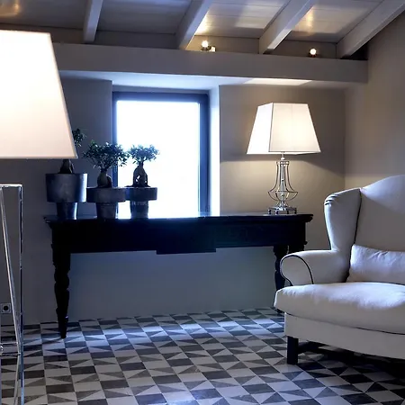 Torri E Merli Boutique Hotel Lákka